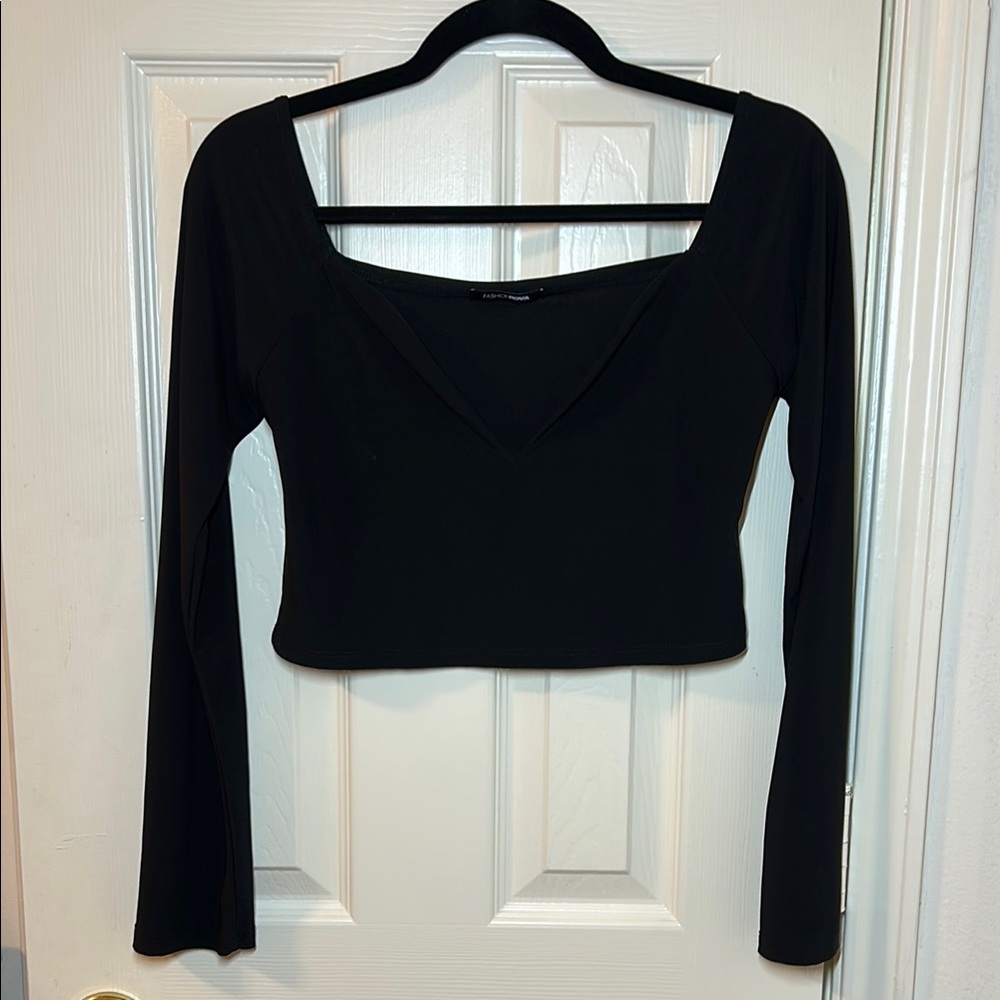 Fashion Nova women’s Long Sleeve Crop Top. Size Large.